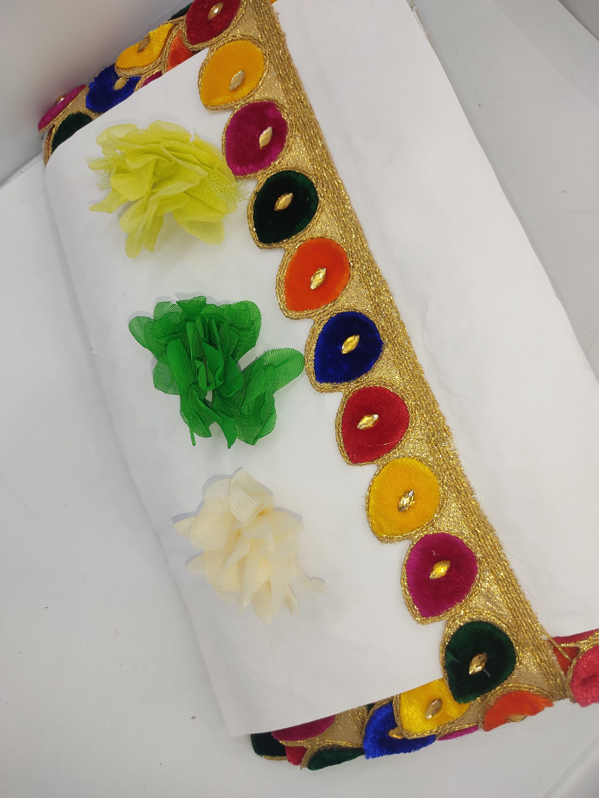 رنگی نگین دار